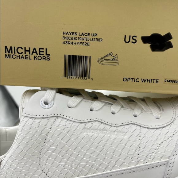 MICHAEL Kors All-White Platform Sneakers HAYES LACE UP
EMBOSSED PRINTED LEATHER - Picture 16 of 16